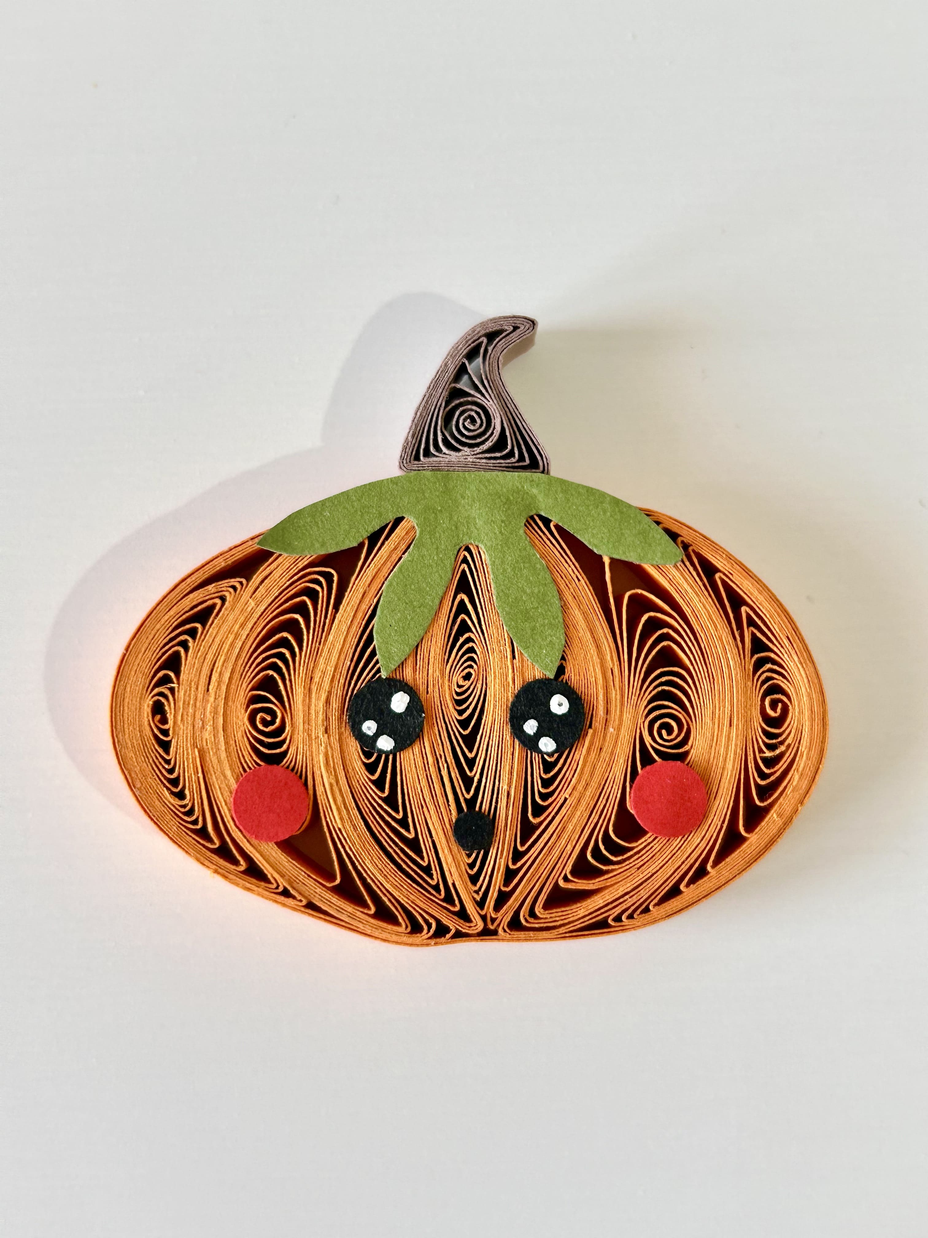 Zucca decorativa in quilling.