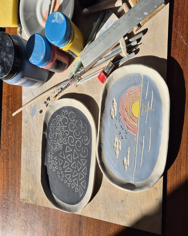 CREAZIONE SVUOTATASCHE CON DECORO AD ENGOBBIO