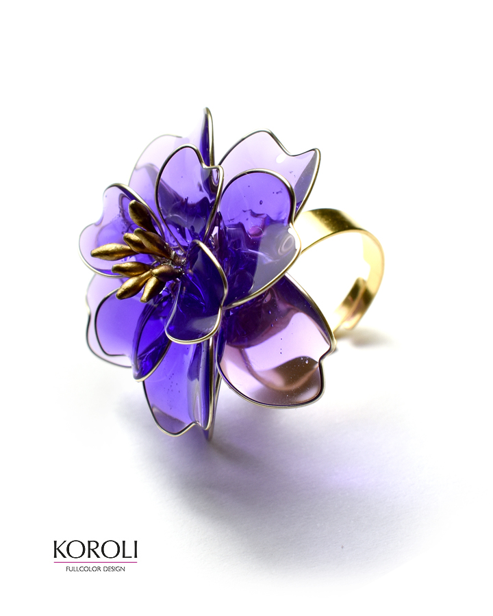 GARDENIA ring in resin and metal wire