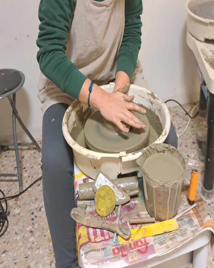 CREAZIONE AL TORNIO DI CIOTOLINA DECORATA CON ENGOBBI