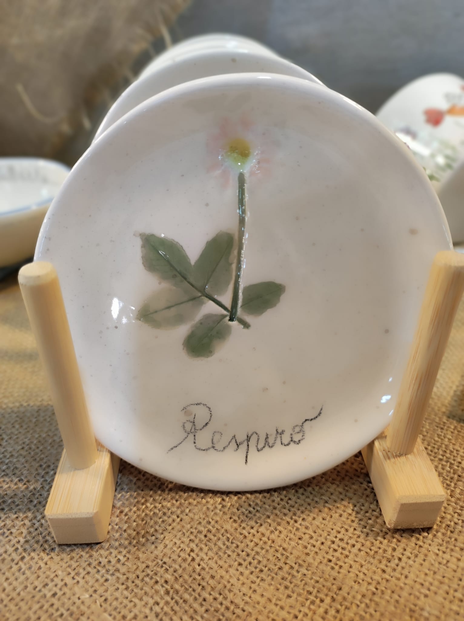Emotional saucer