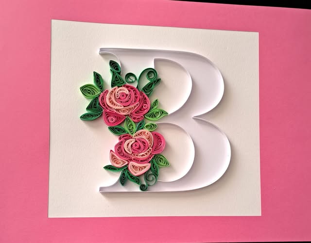 Lettera con rose tecnica quilling