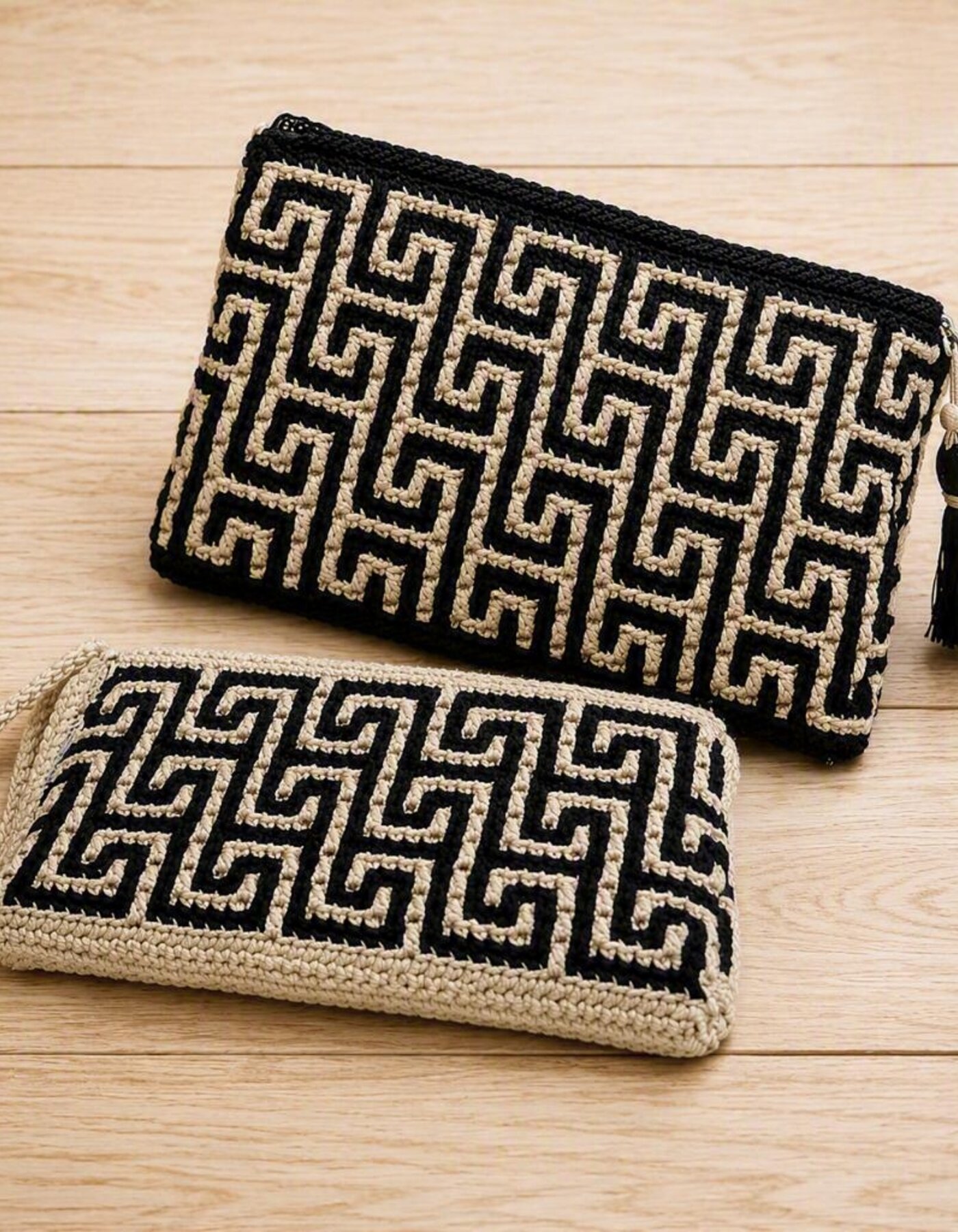 Pouches and clutches – circular construction Overlay Technique