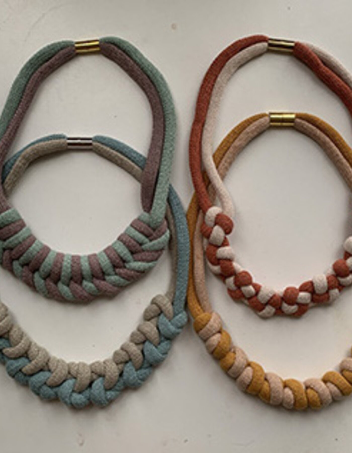 necklaces with knots