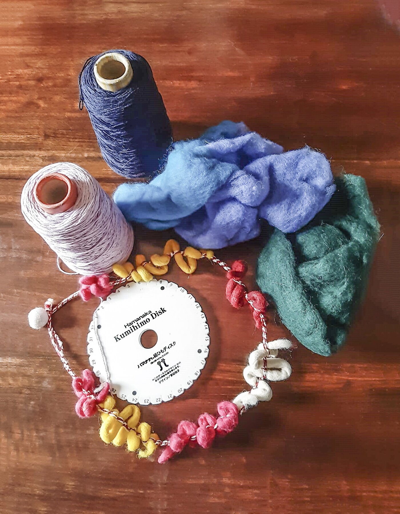 Intrecci colorati : una collana speciale