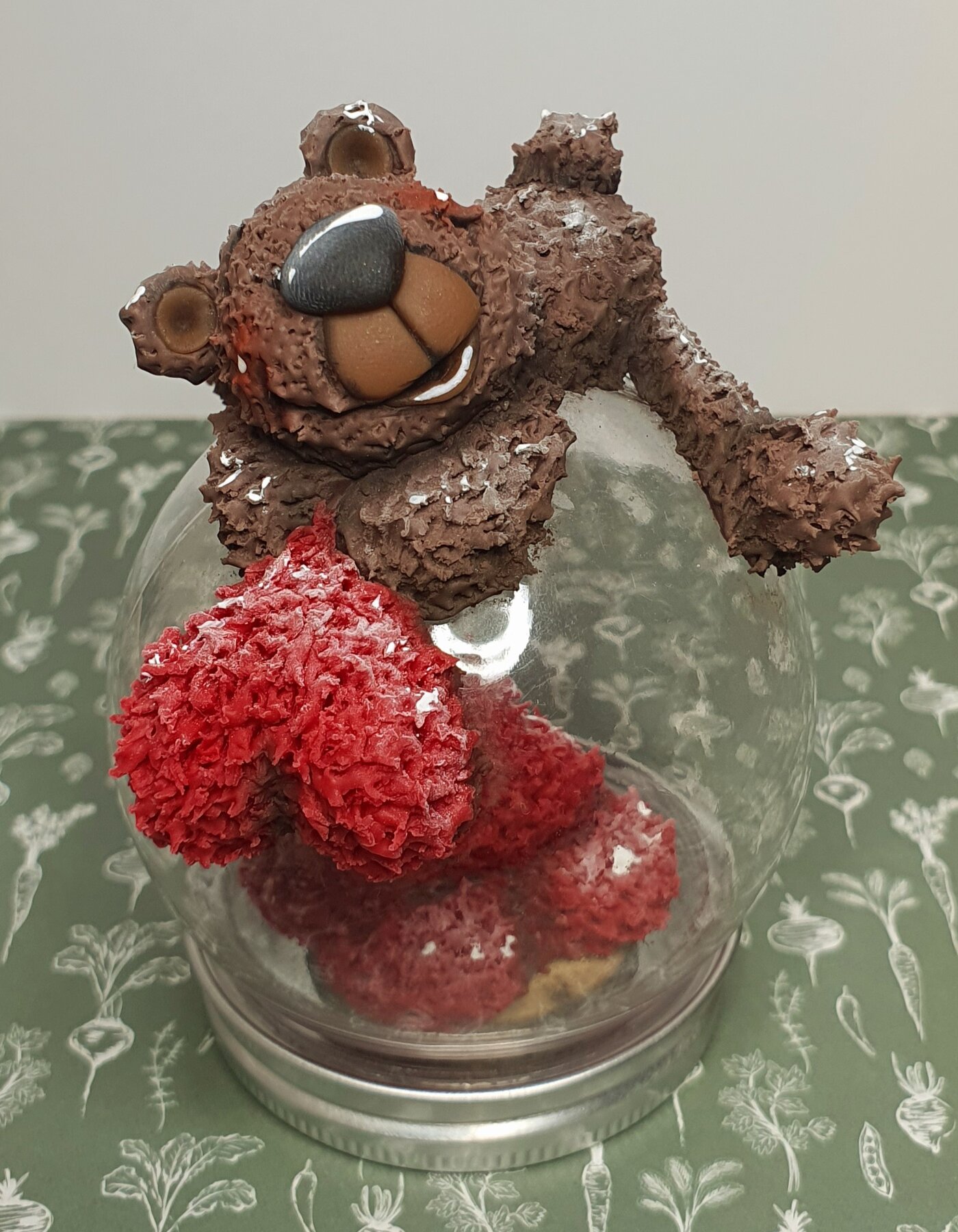 Sfera con orso bruno