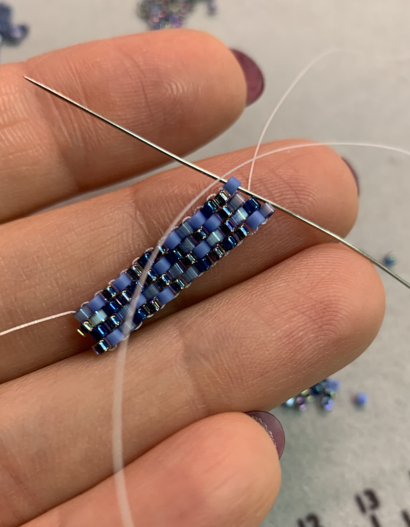 Crea un anello o bracciale con perline con tecnica del punto Peyote