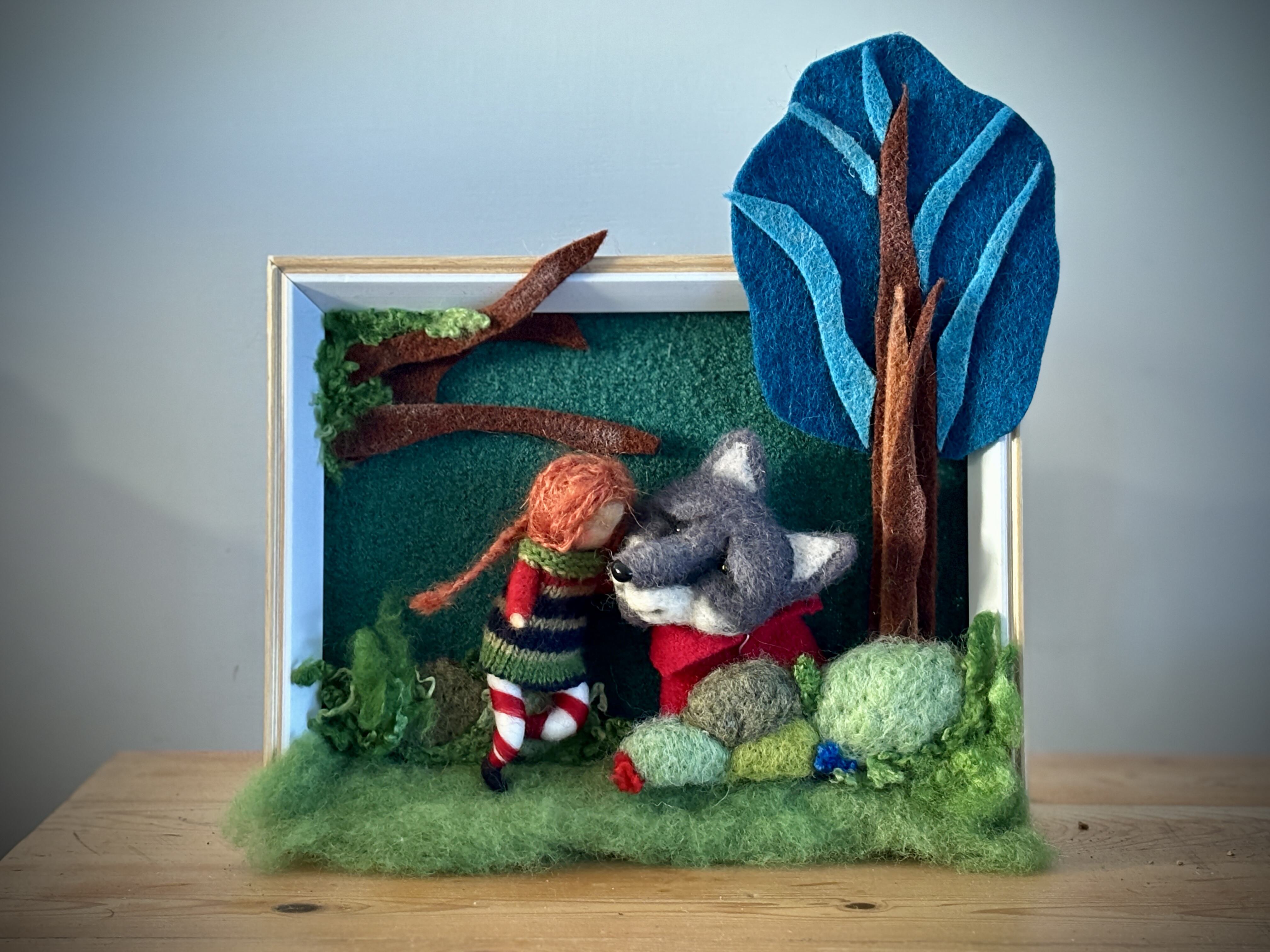 Shadow box: Viva il lupo