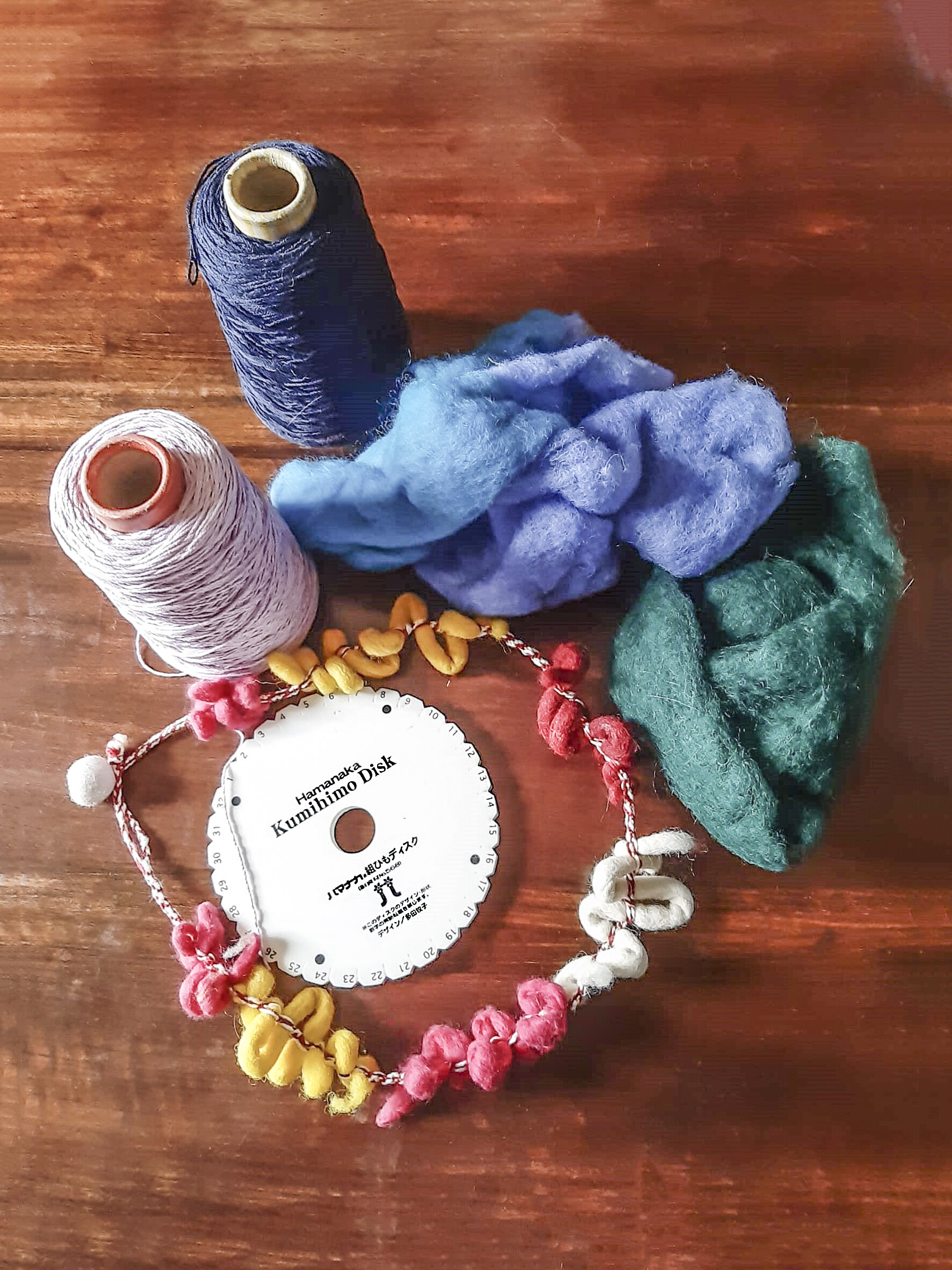 Intrecci colorati : una collana speciale