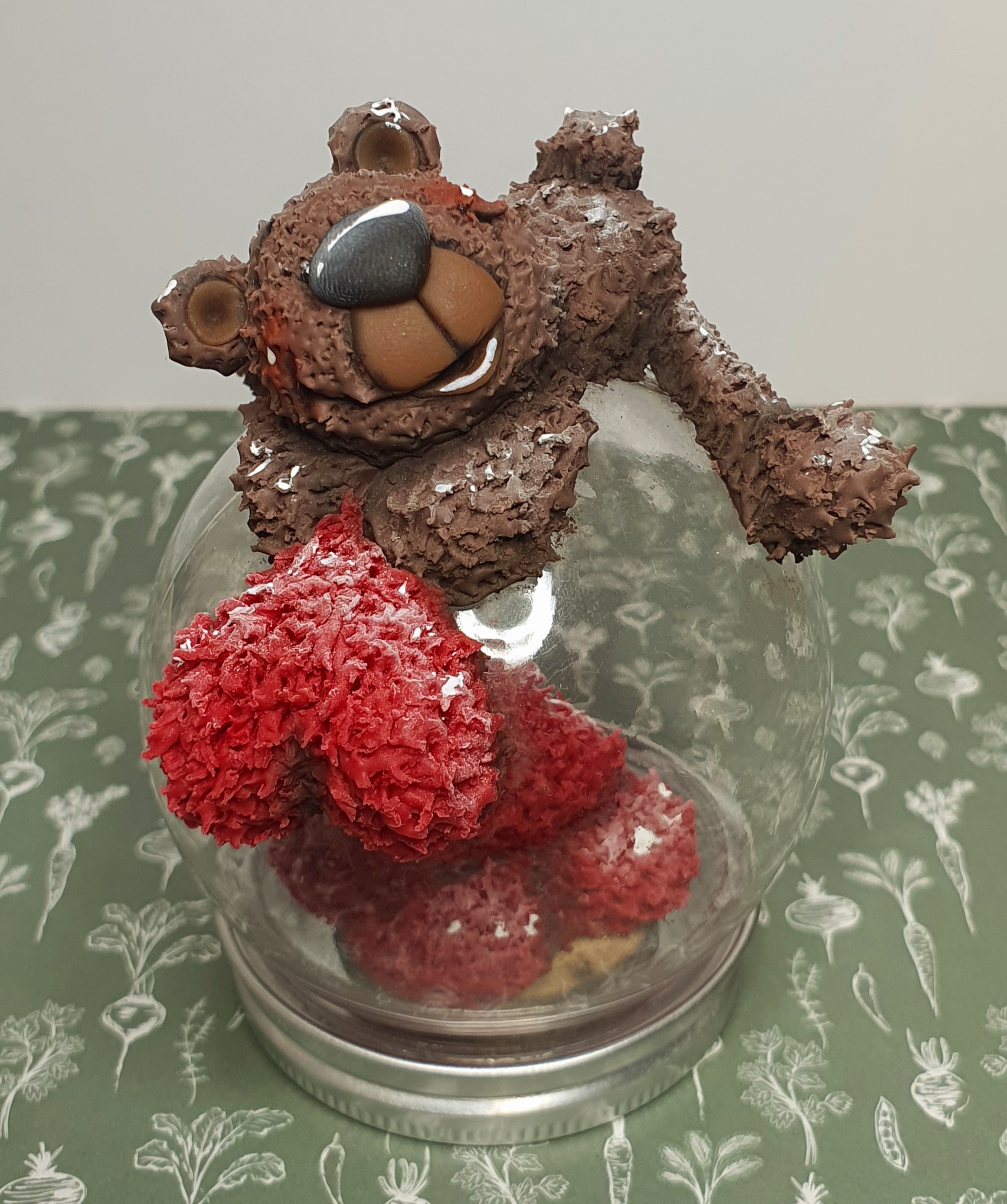 Sfera con orso bruno