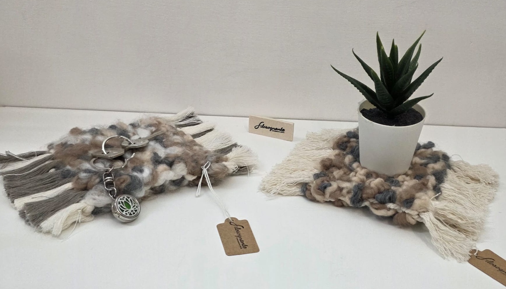 "SVUOTATASCHE" in macramè