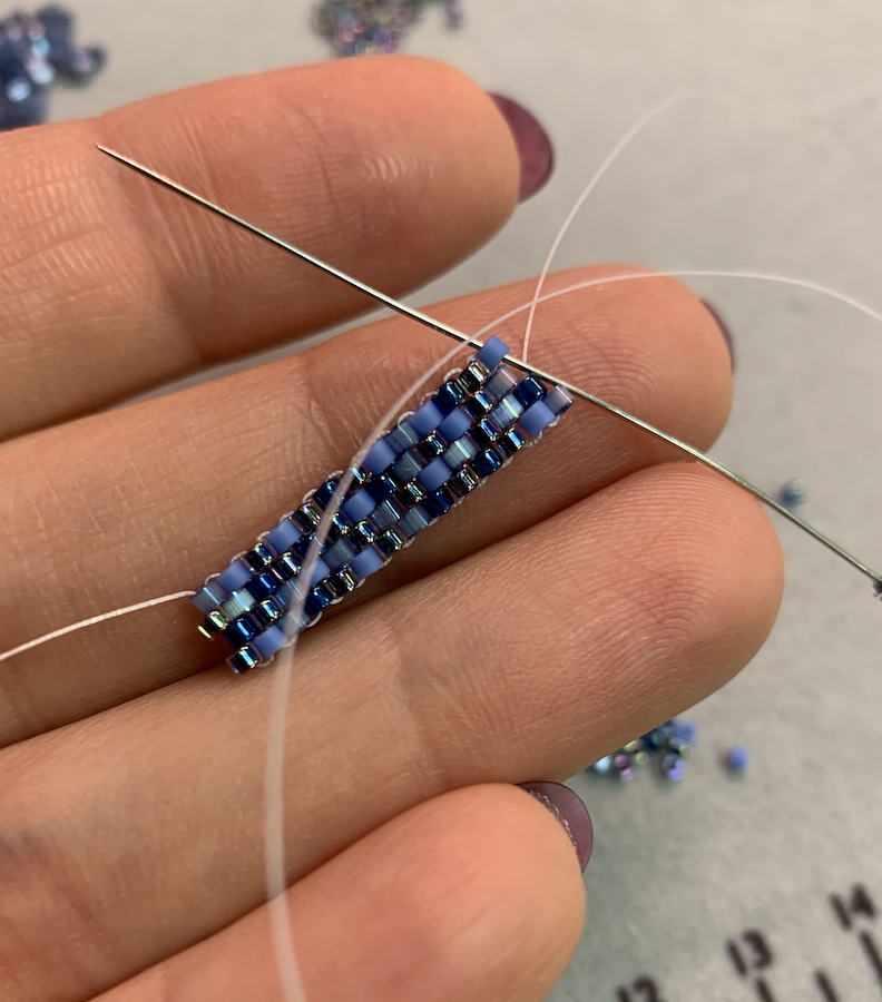 Crea un anello o bracciale con perline con tecnica del punto Peyote