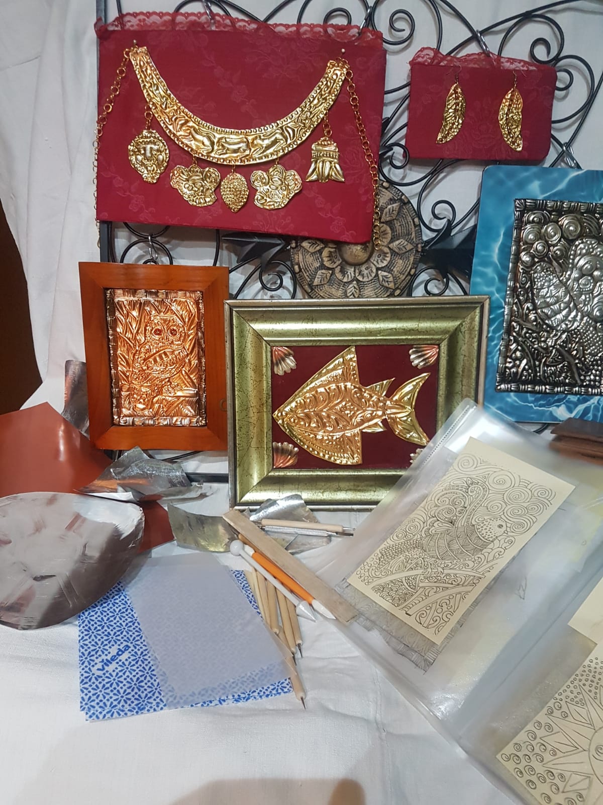 Gioiello etrusco in tecnica sbalzo